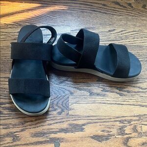 Good🎉 condition KEEN Elle backstrap sandal, size 8